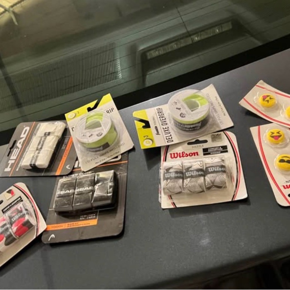 Pickleball/Tennis Accessories Wilson Deluxe Overgrip Set !